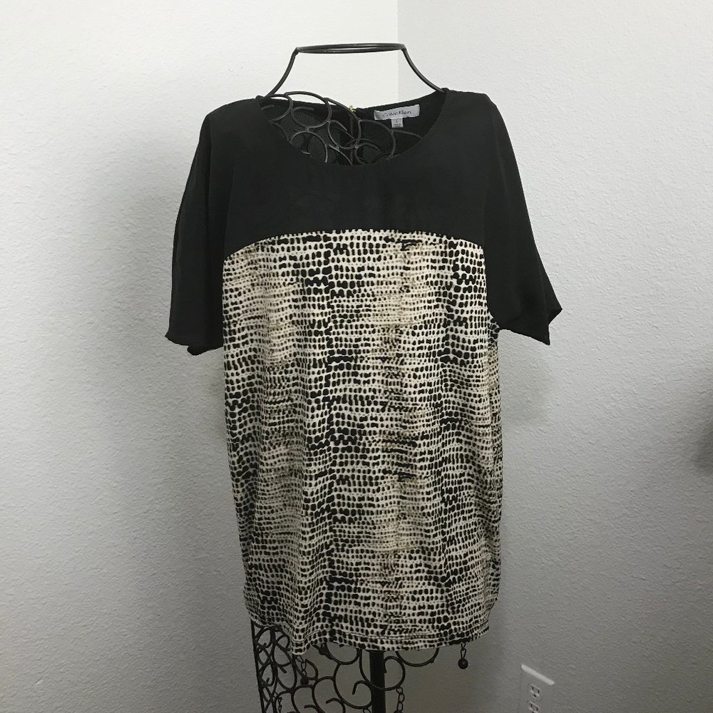 CALVIN KLEIN Black-White blouse with golden zipper